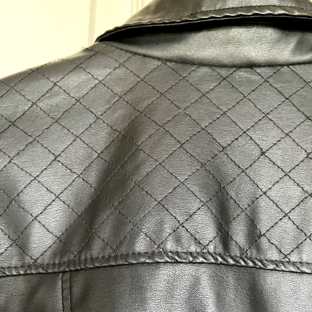 NEW LOOK BLACK FAUX LEATHER MOTO JACKET - Picture 5 of 6